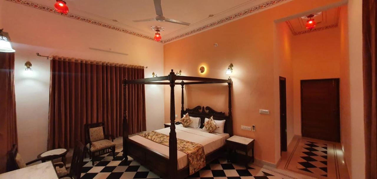 Paras Mahal Hotel