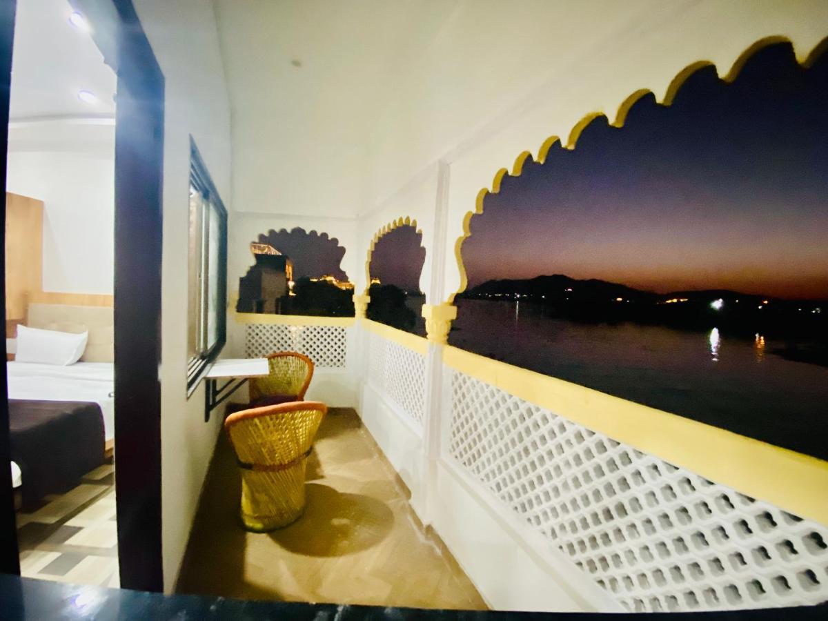 Haveli Balavh With Lake Facing Balcony Hotel Udaipur