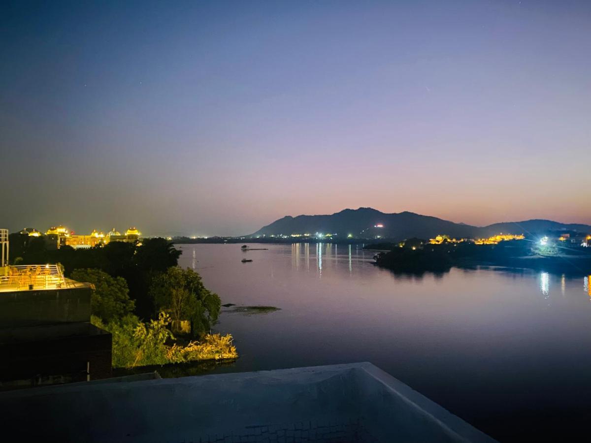 Hotel Haveli Balavh With Lake Facing Balcony 3*