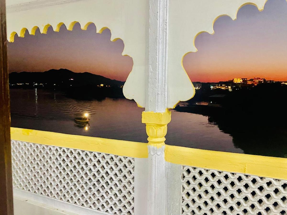 Hotel Haveli Balavh With Lake Facing Balcony 3*