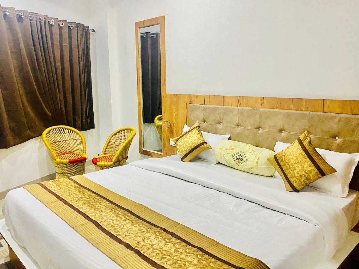 Hotel Haveli Balavh With Lake Facing Balcony 3*