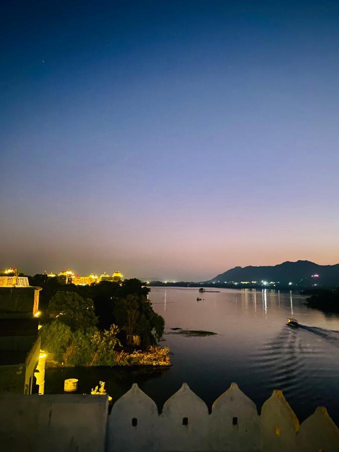 Haveli Balavh With Lake Facing Balcony Udaipur