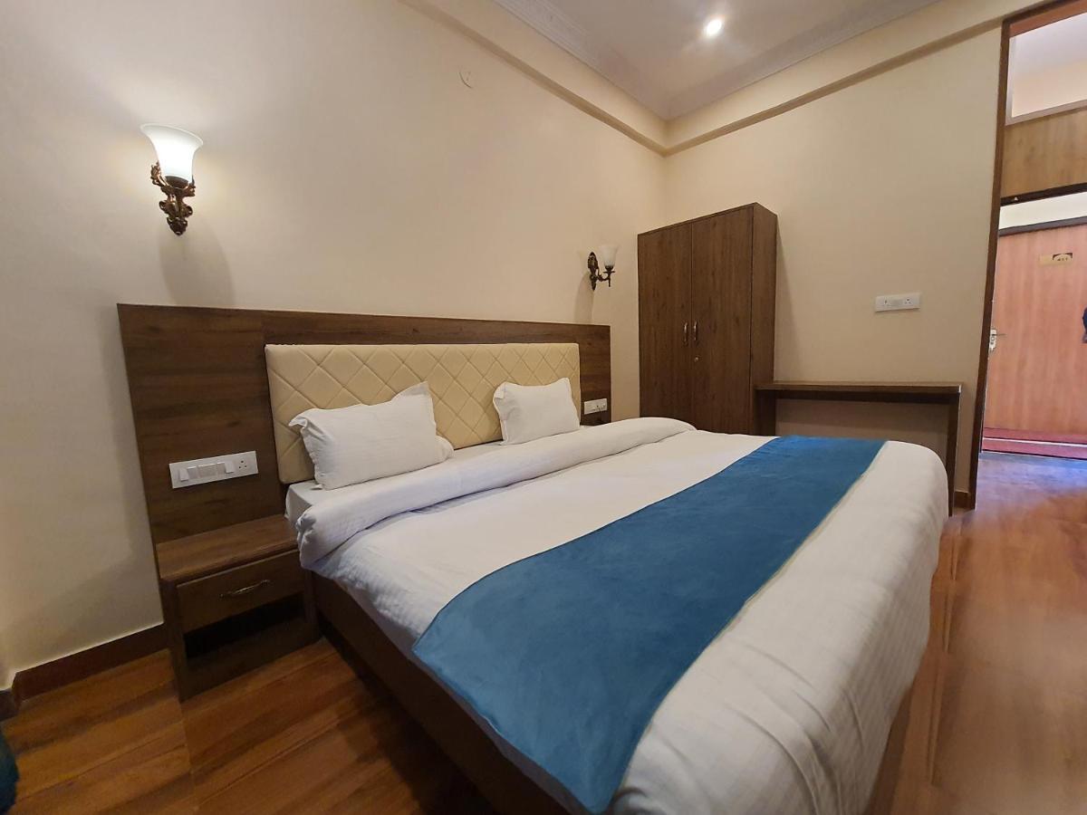 Vijaygarh & Cottages With Pool Resort *