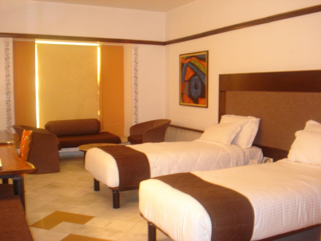 Hotel Paras Mahal 3*