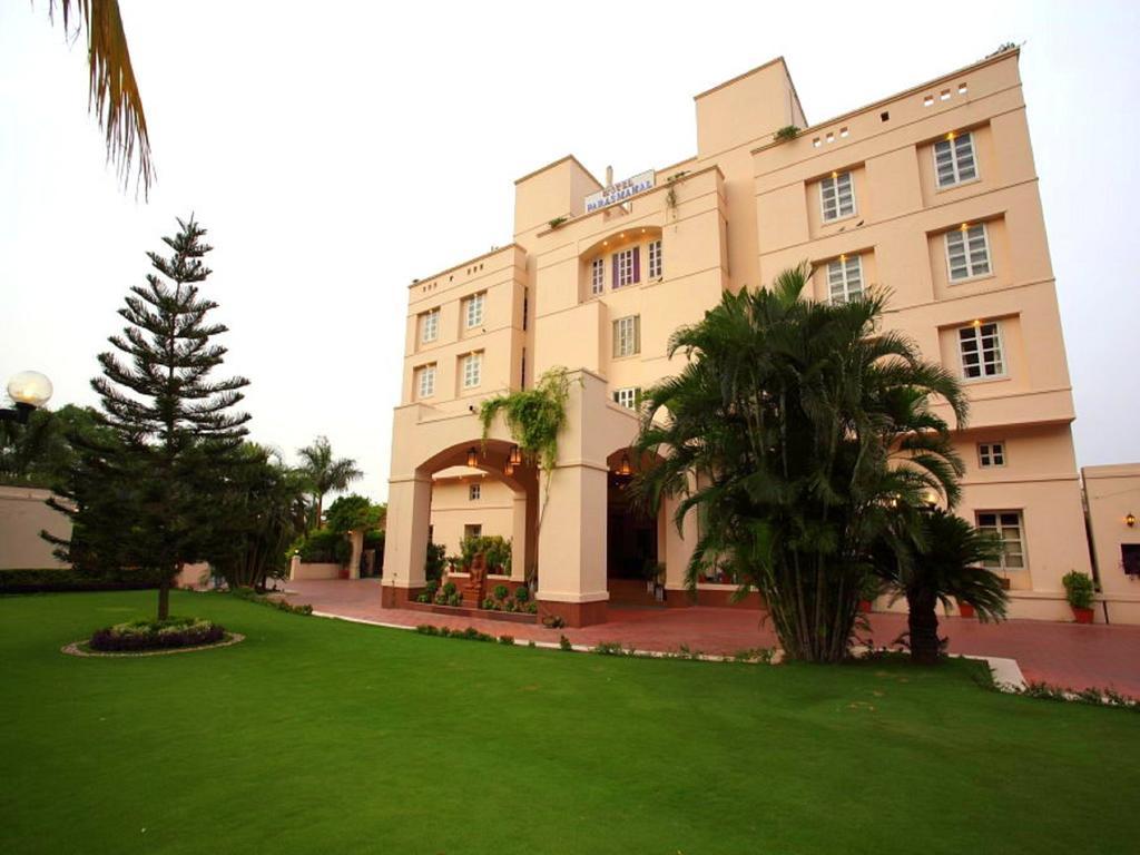 Hotel Paras Mahal 3*