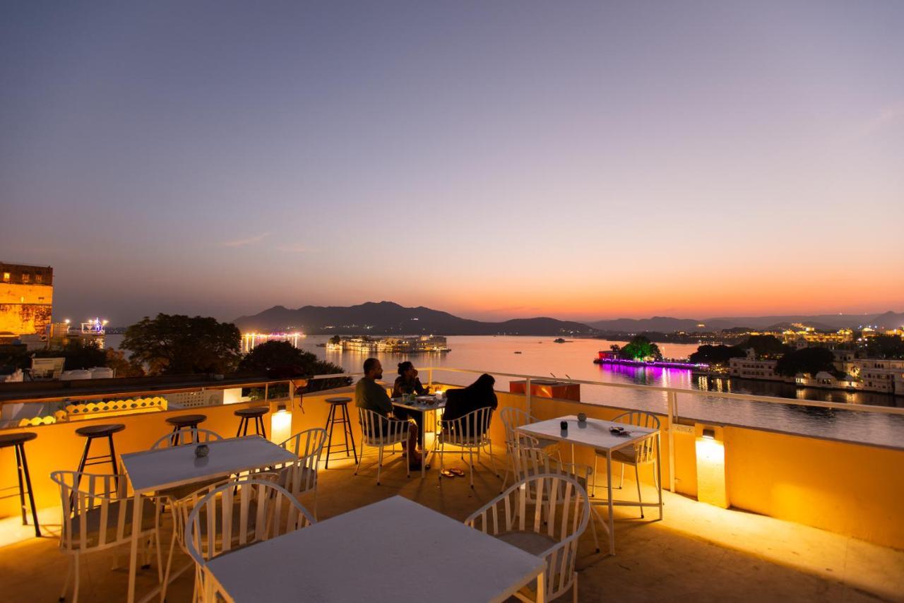Mantra Hostel *