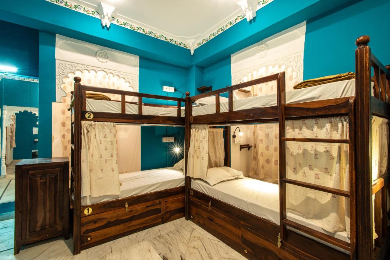Mantra Hostel *