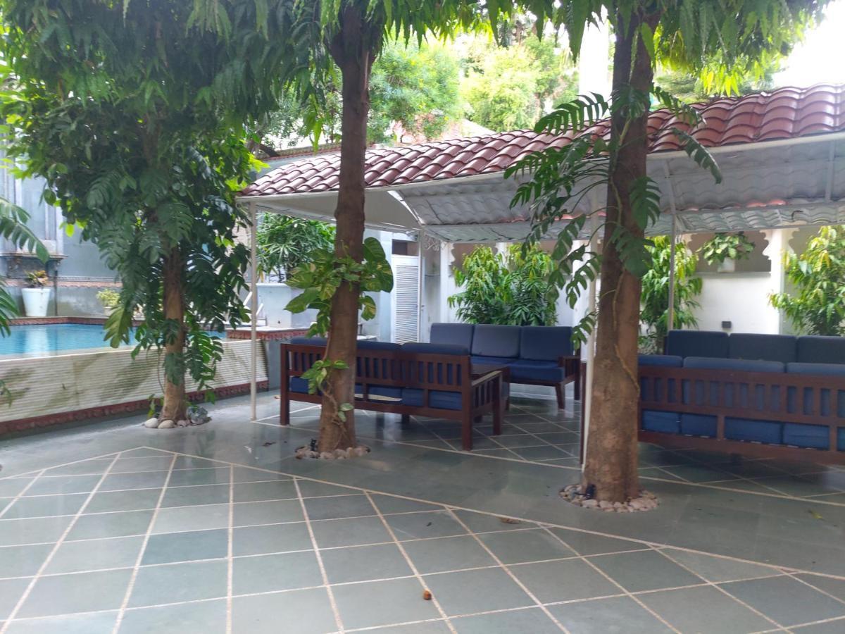 Raj Palace 3*