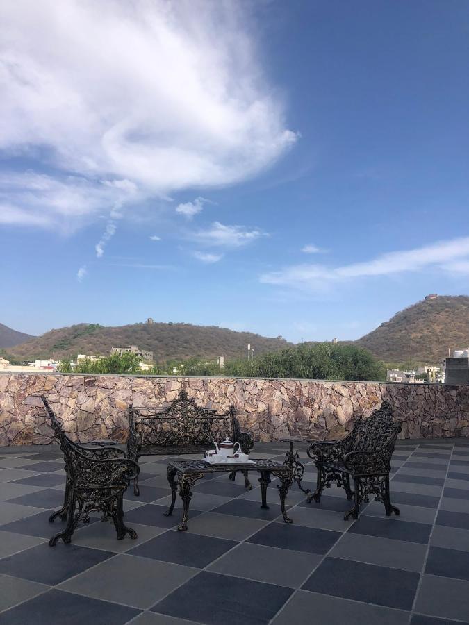 Jai * Udaipur