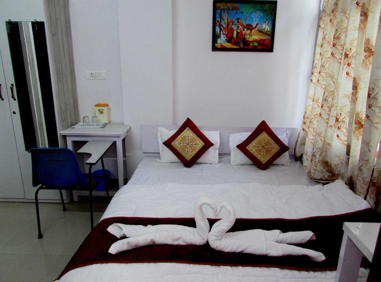 Ashish Guest House, Goverdhan Hotel
