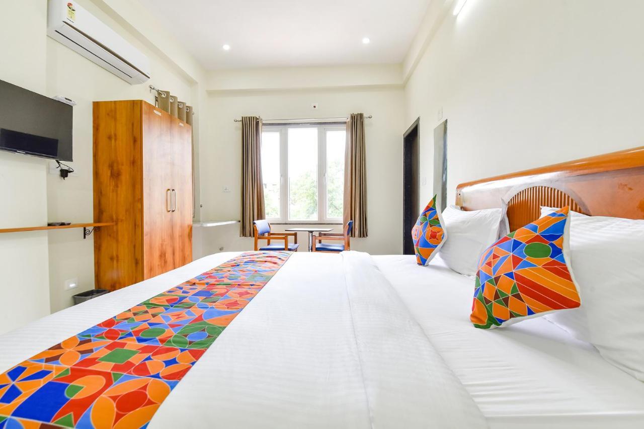 Fabhotel Rainbow