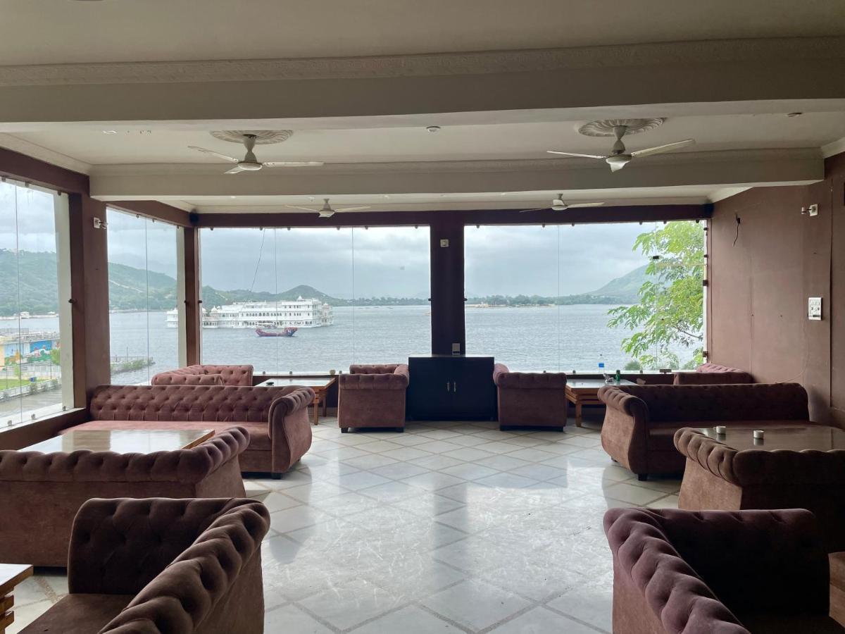 Lakeside Hotel 4*