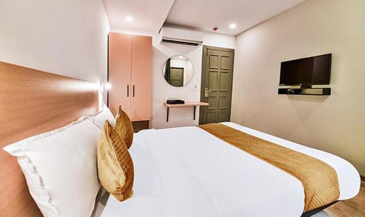 Fabhotel Lupin Internation