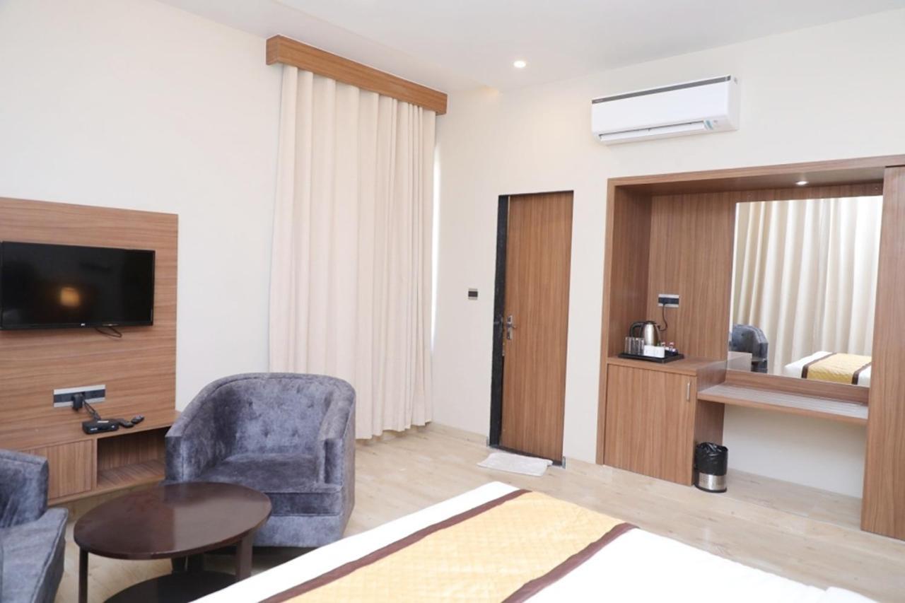Hotel Pine Regency 3*