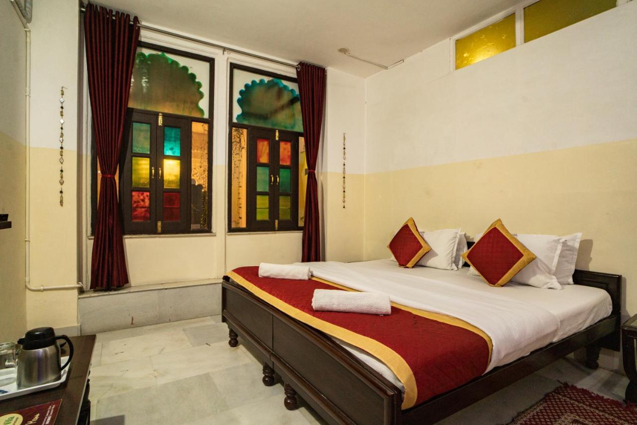 Girnar Hotel