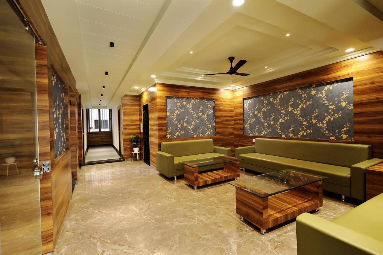 Sparkle Just 400 Meters From Railway Station