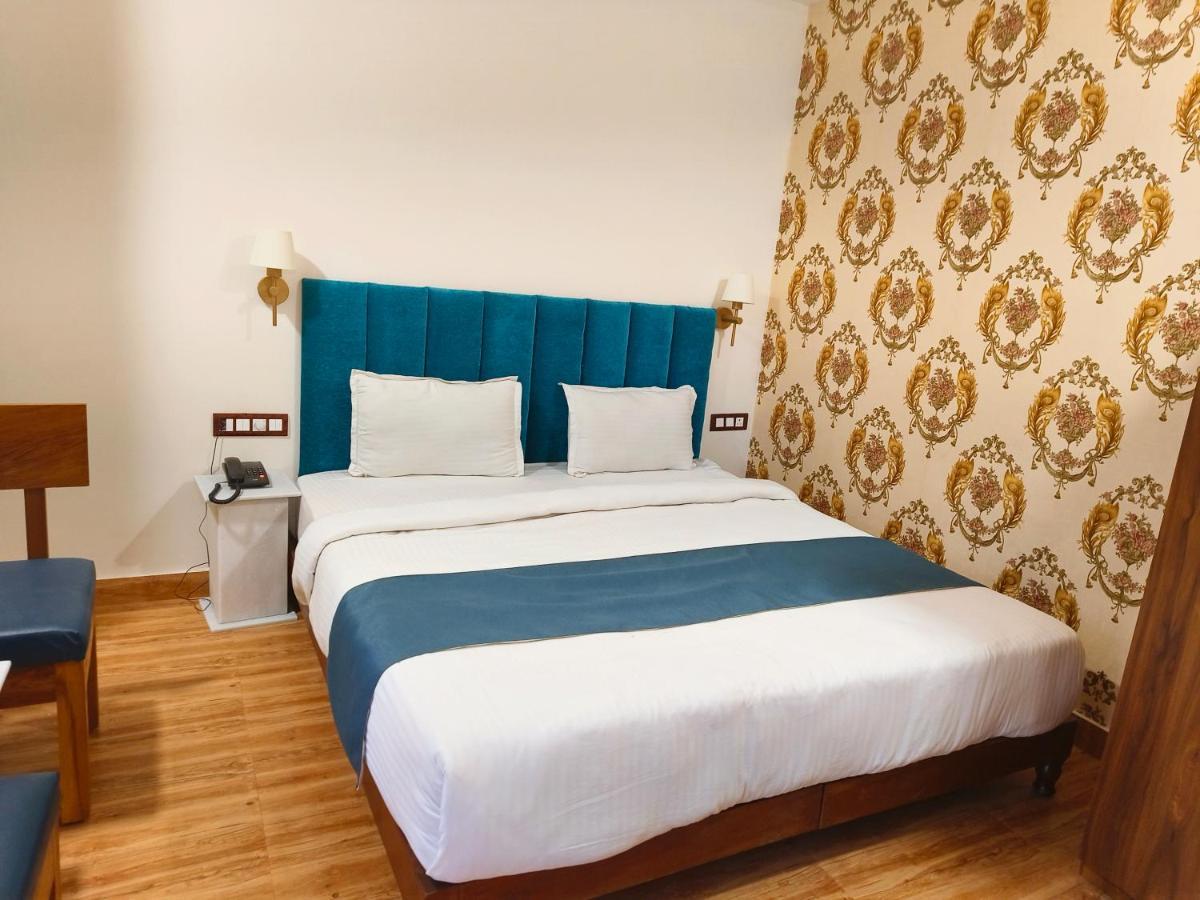 Hotel The Lavit Malhar Inn.