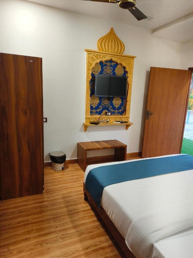 Hotel The Lavit Malhar Inn.