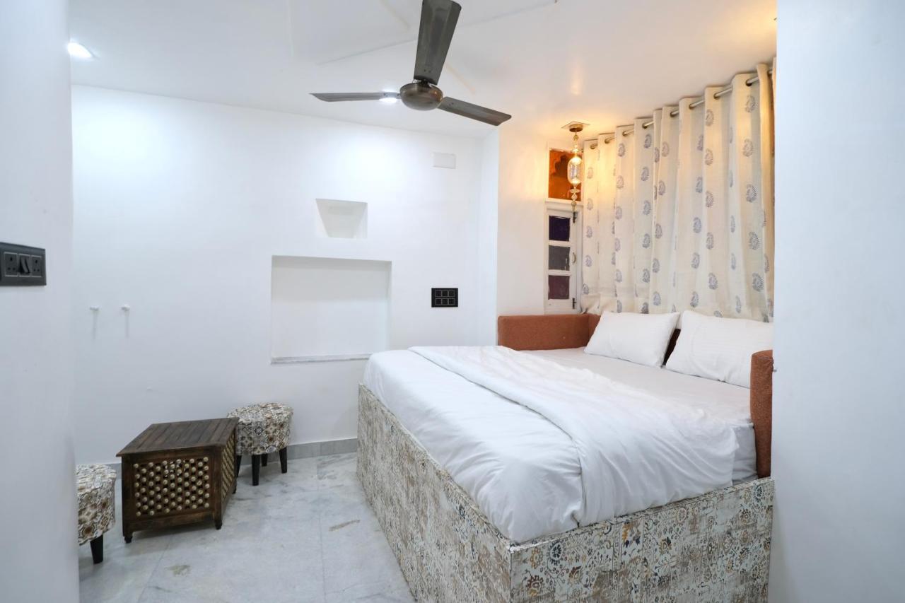3 Raahi Hostel *