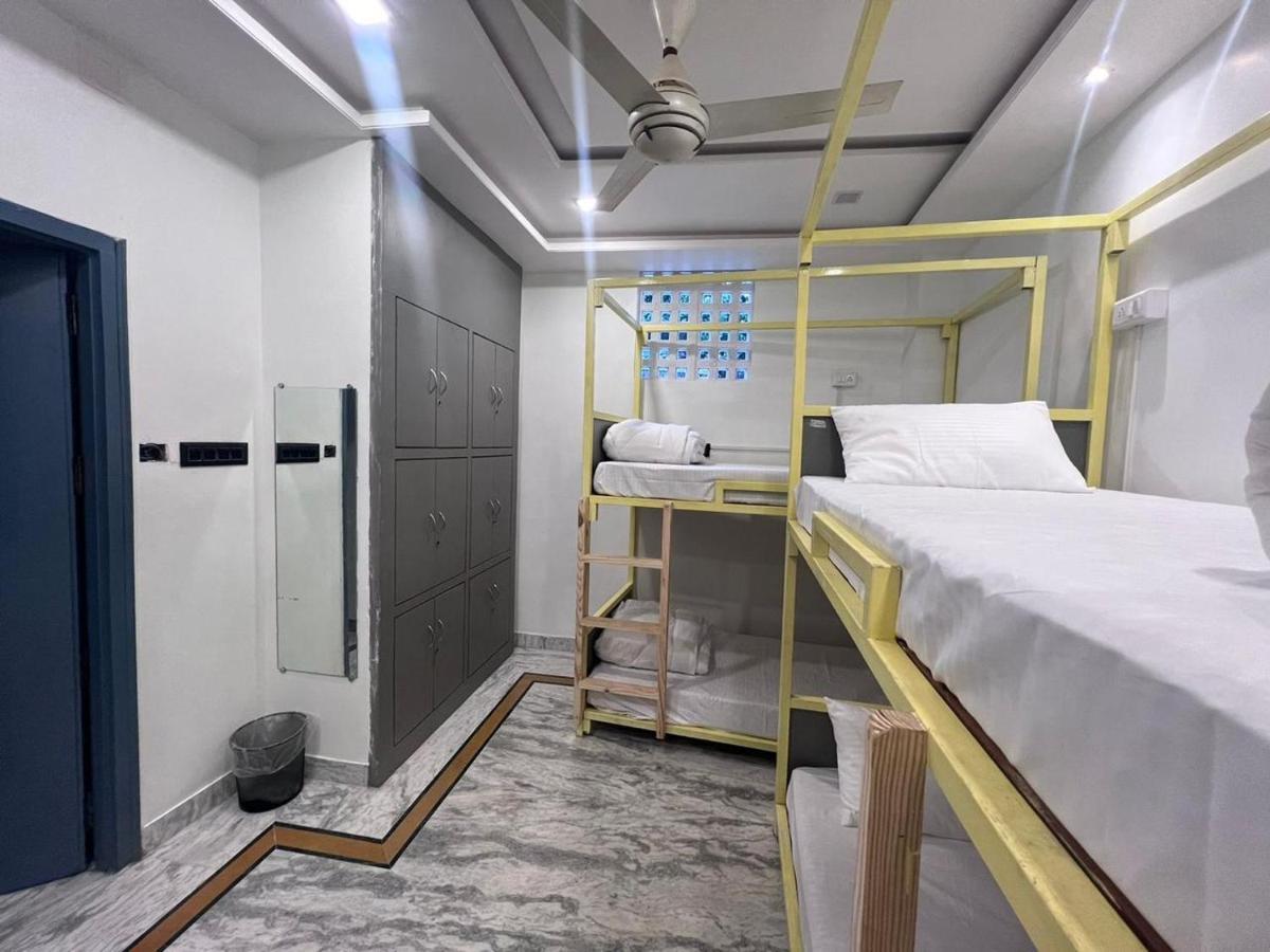 3 Raahi Hostel *