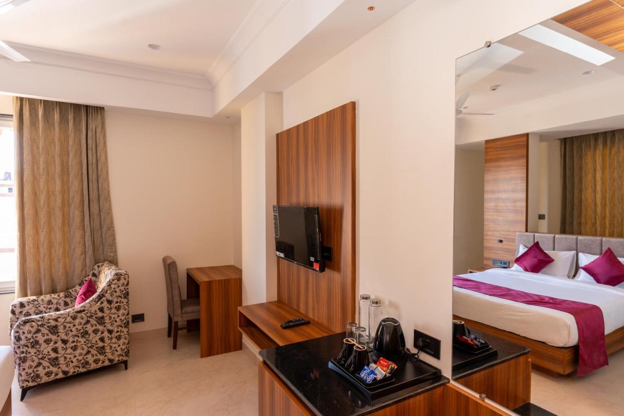 Raghunandan Palace - A Premier Boutique Stay, Center & 500 Meters From Railway Station Hotel 3*