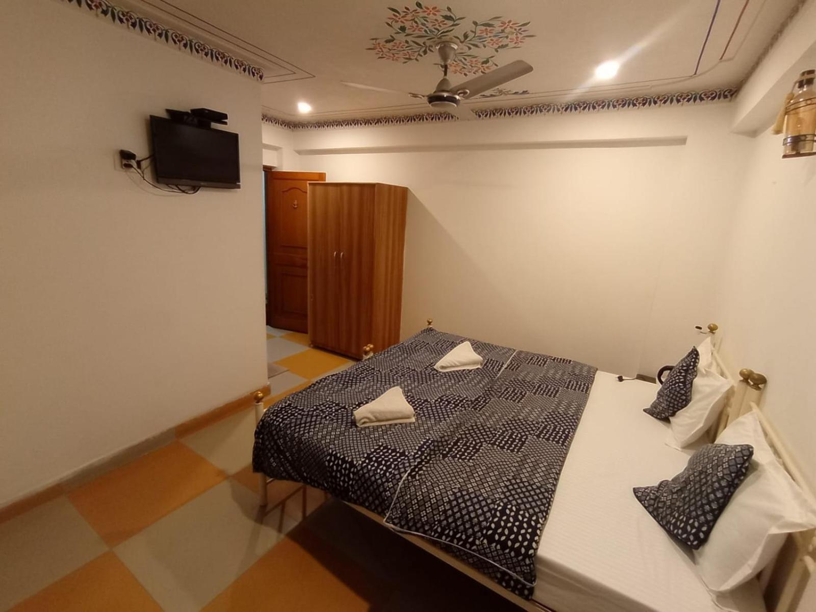 Little Peepal House 3*