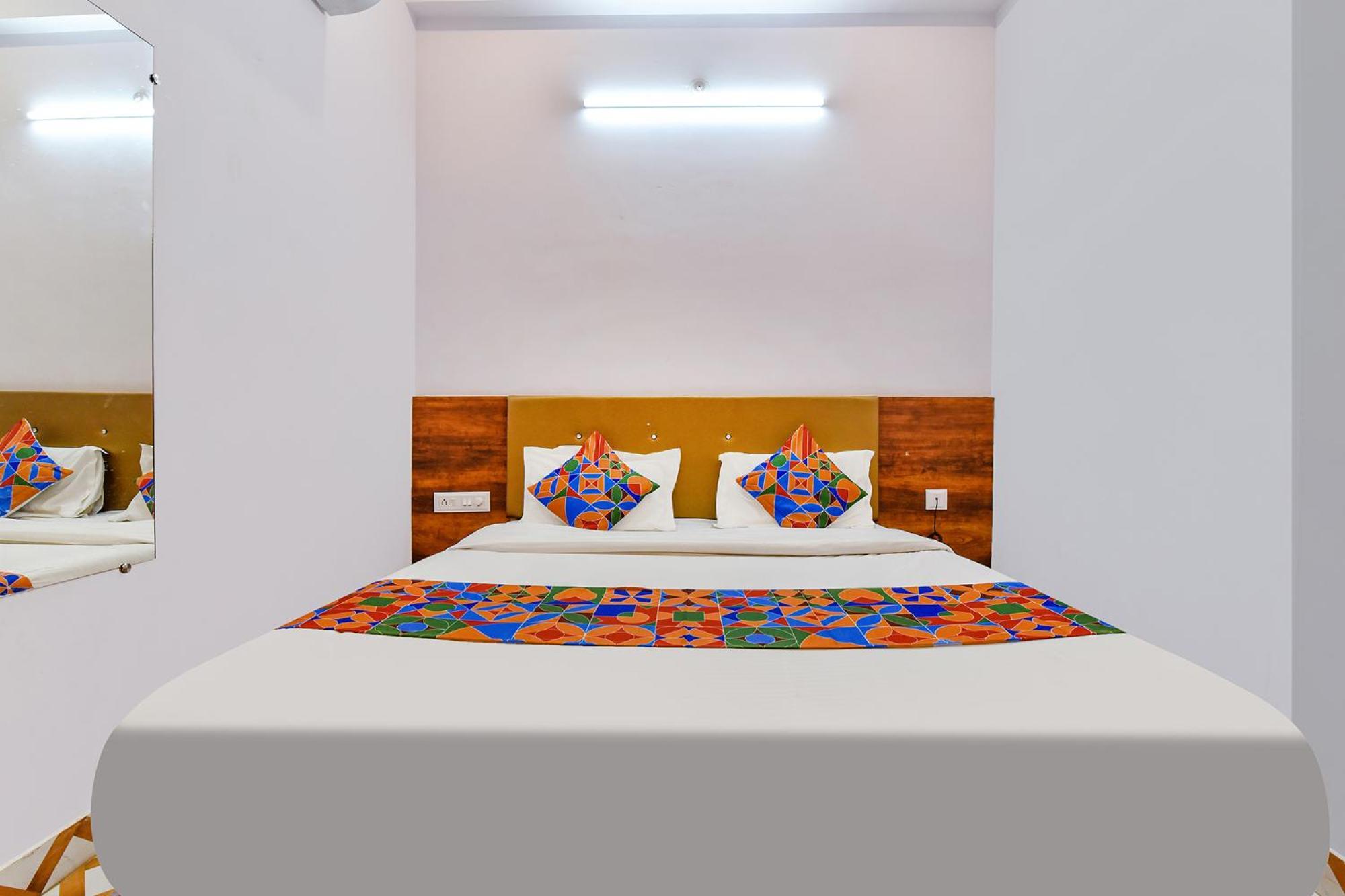 Fabexpress Raj Palace 3*