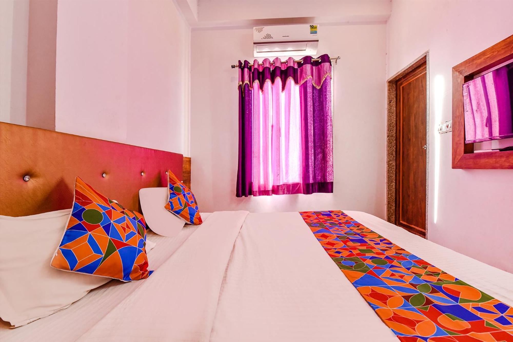 Hotel Fabexpress Raj Palace 3*