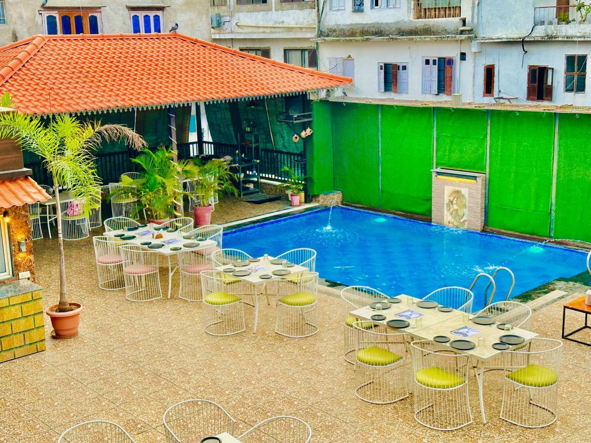 Hotel Grand Bhagwat,