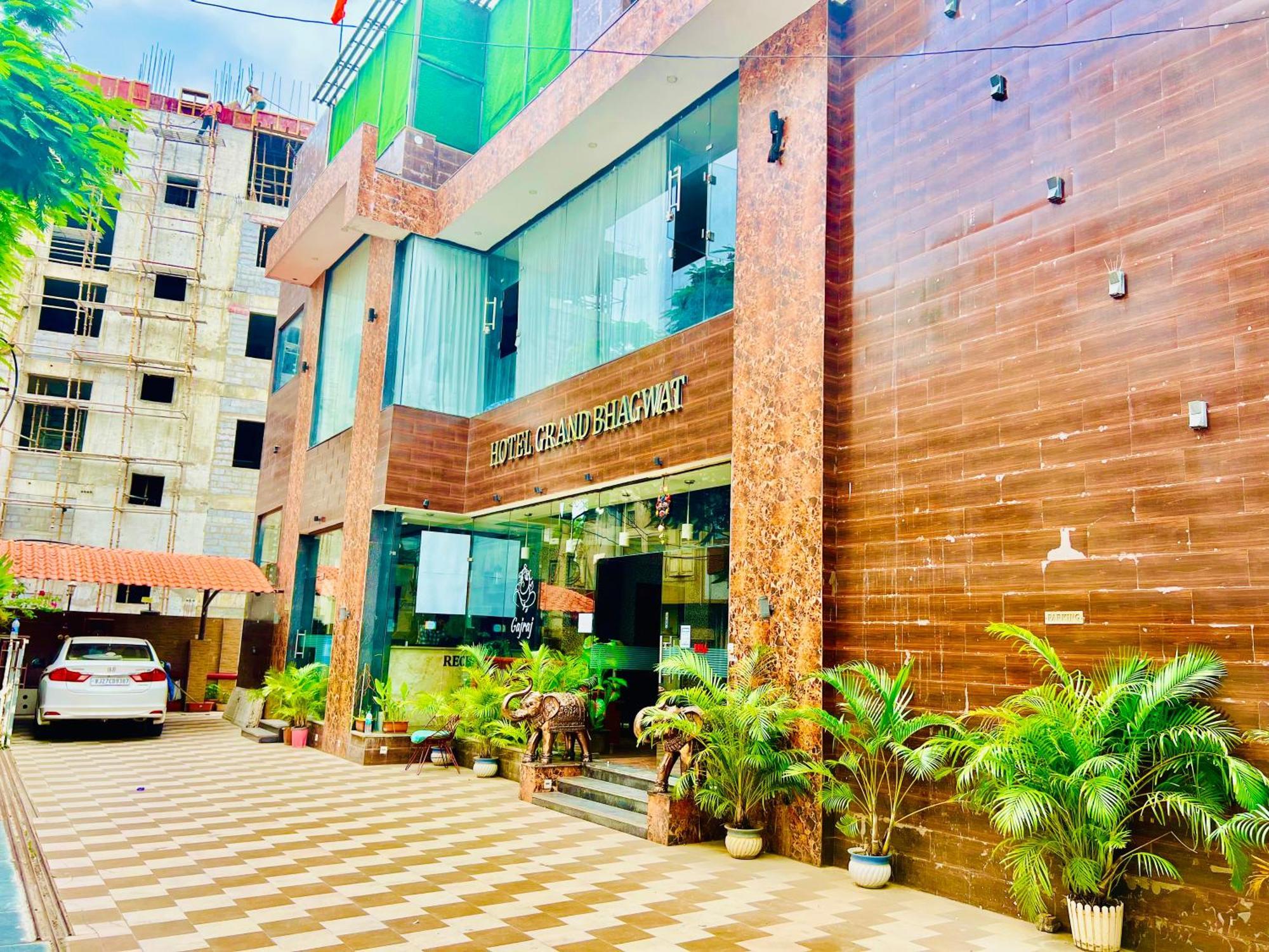 Grand Bhagwat, 4*