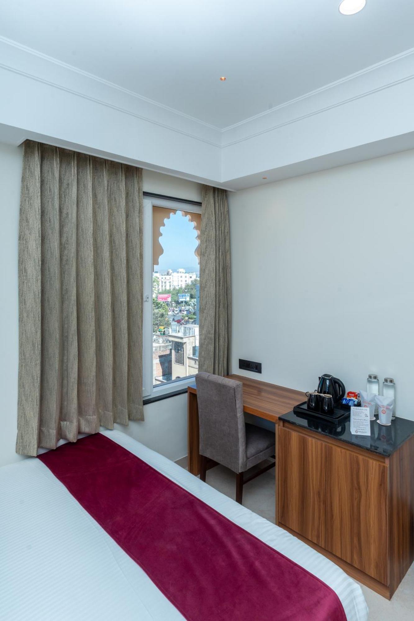 Hotel Raghunandan Palace - A Premier Boutique Stay, Center & 500 Meters From Railway Station