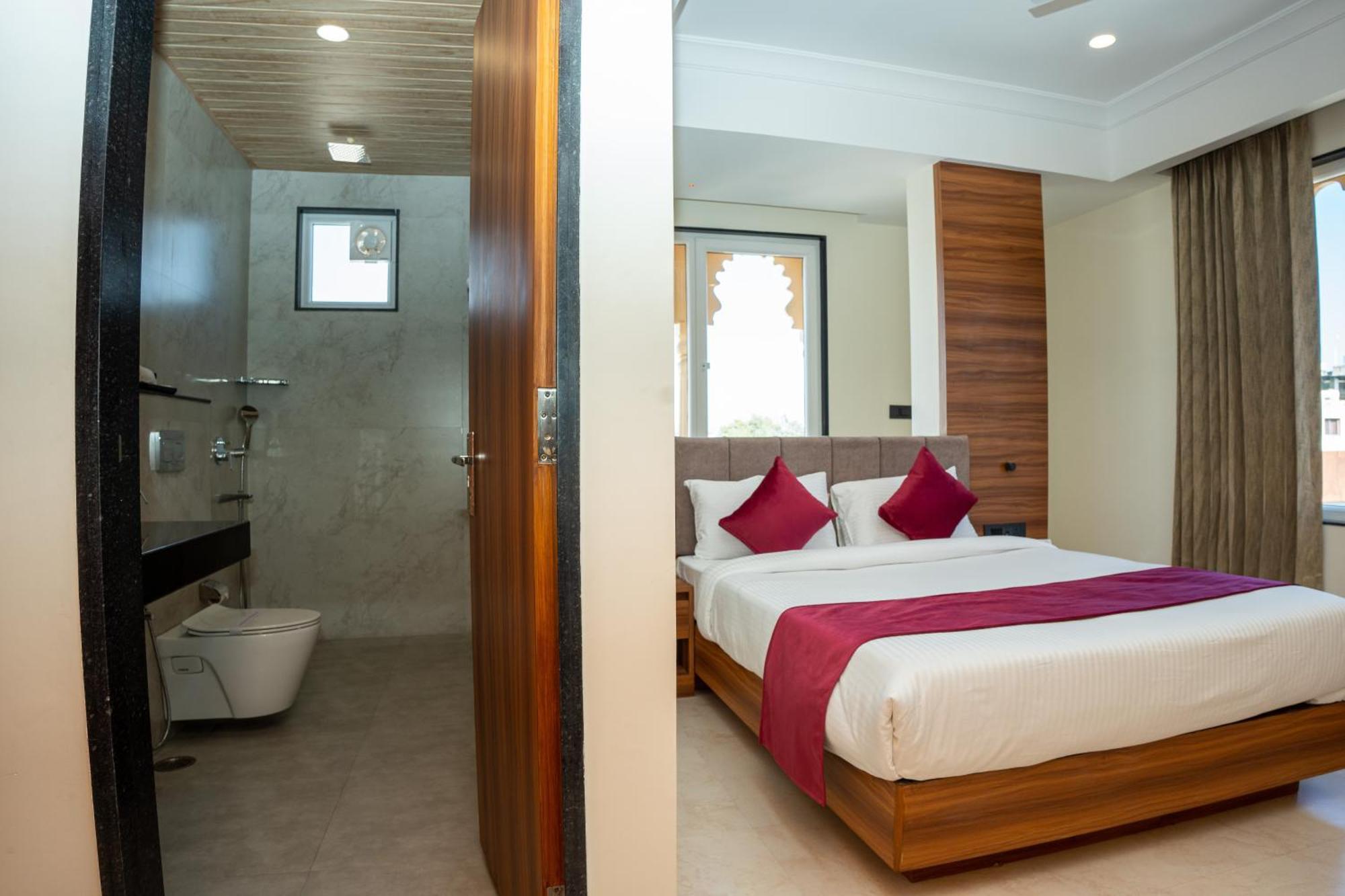 Raghunandan Palace - A Premier Boutique Stay, Center & 500 Meters From Railway Station