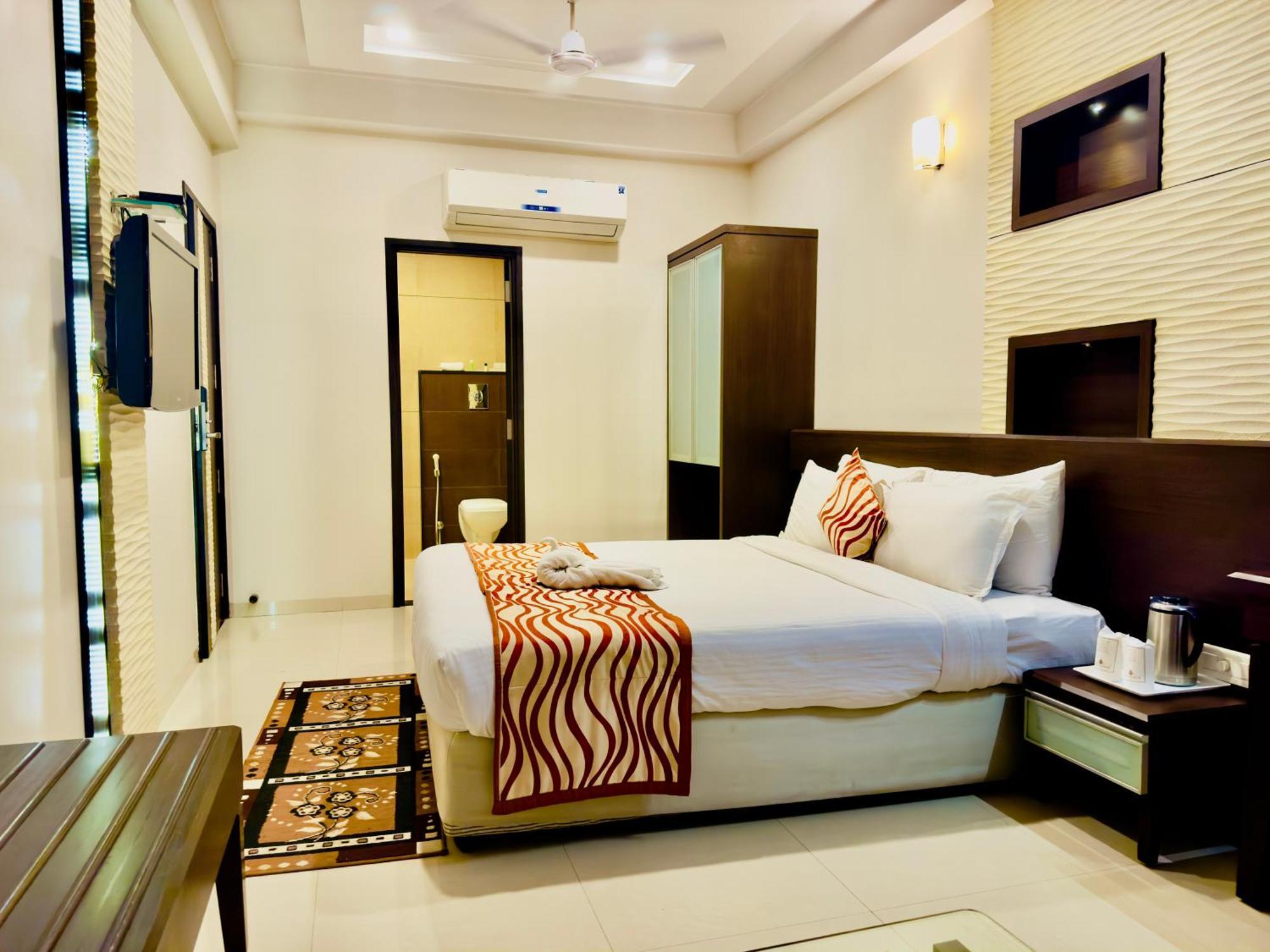 Shree Narayana Hotel-bar-rooftop Terrace-disc!! 50 Mtr From Bus Stand 4* Udaipur