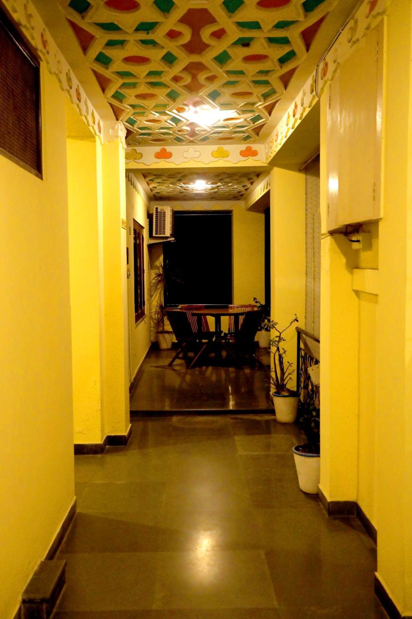 Hotel The Kesar Niwas
