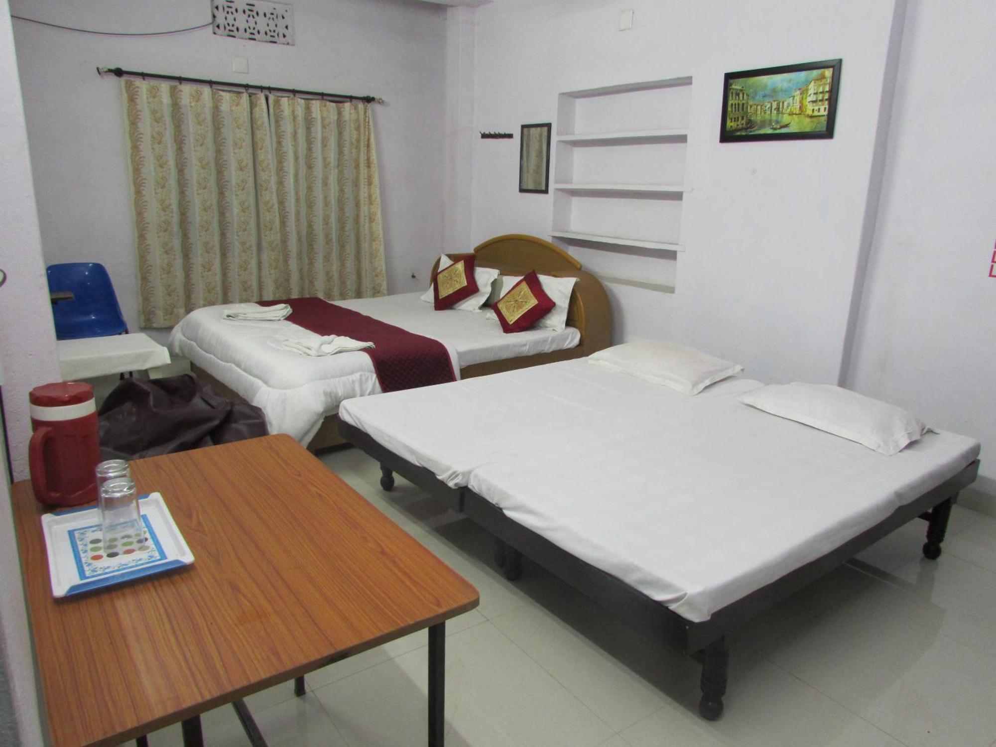 Hotel Ashish Guest House, Goverdhan
