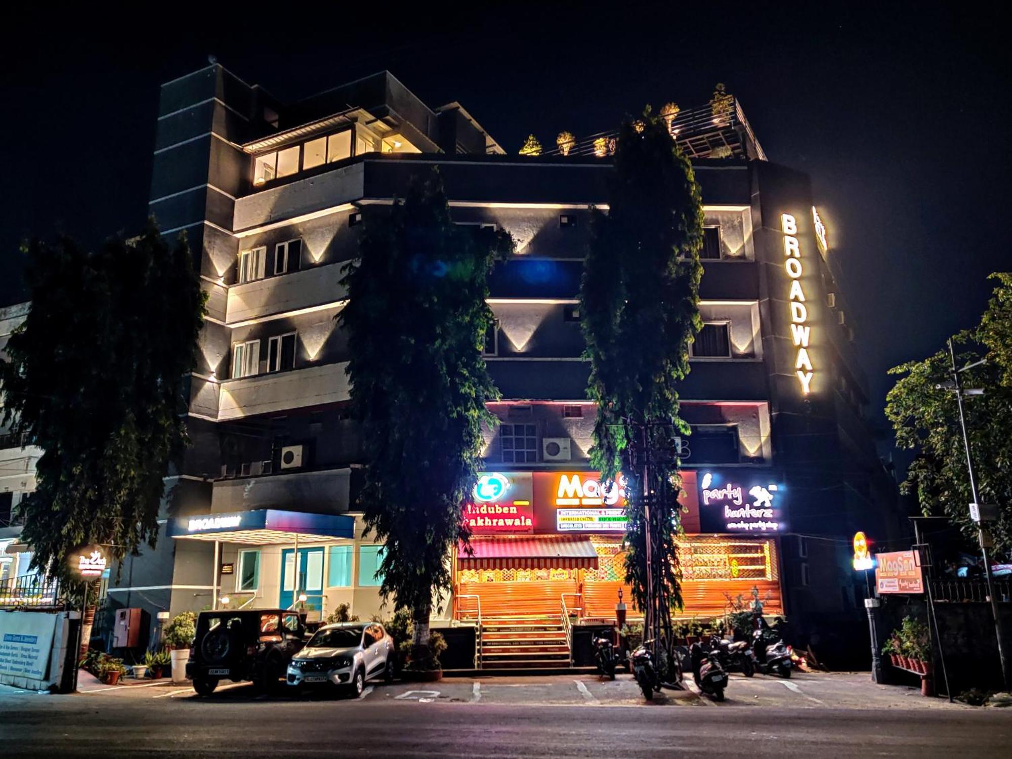 Broadway Hotel