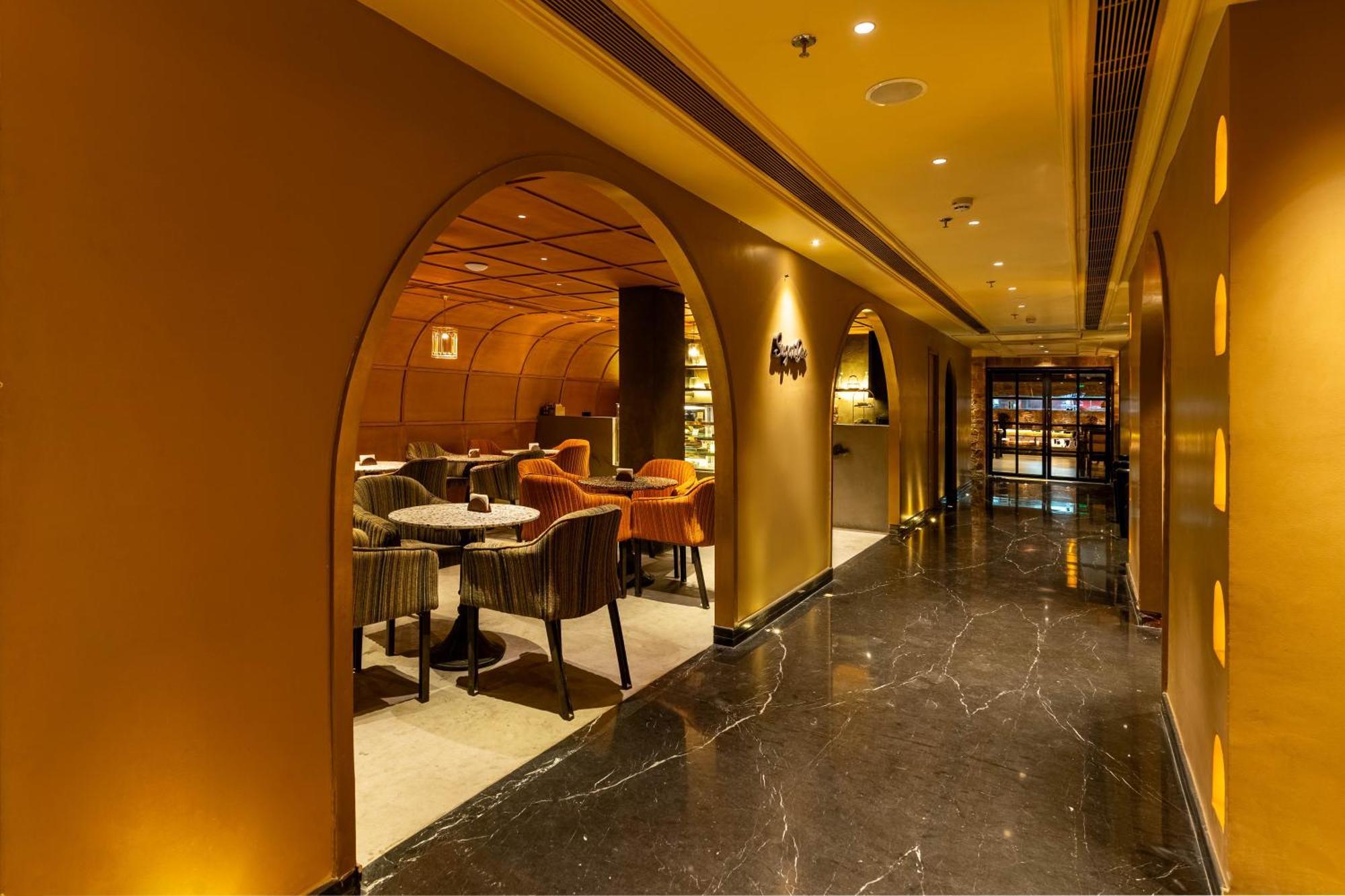 Historia Royal Hotel 4*