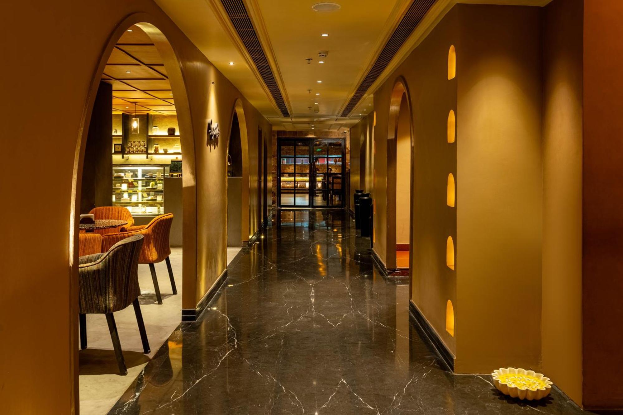 Historia Royal Hotel 4*