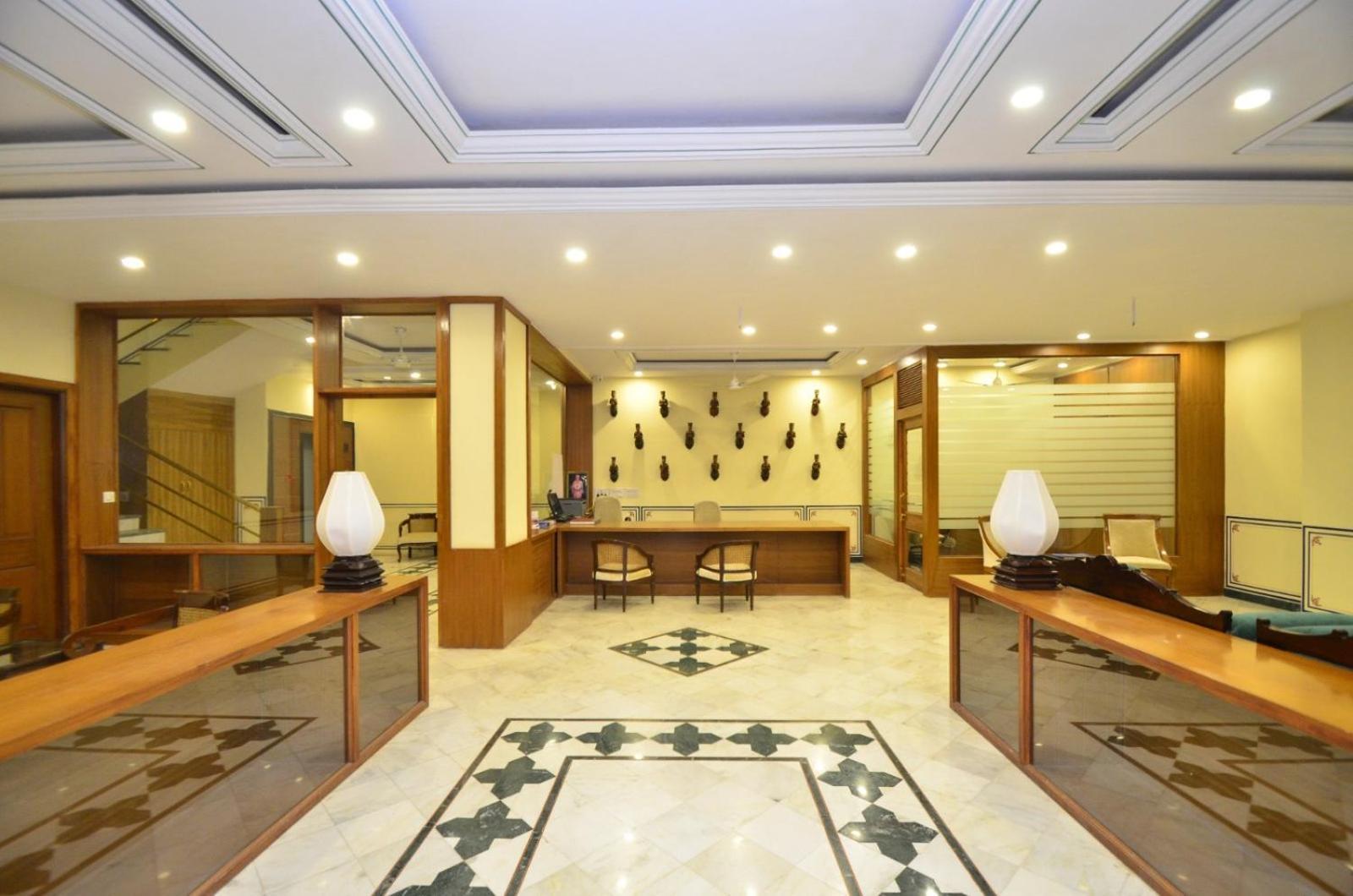 Hotel Aaram Mahal By Pachar Group