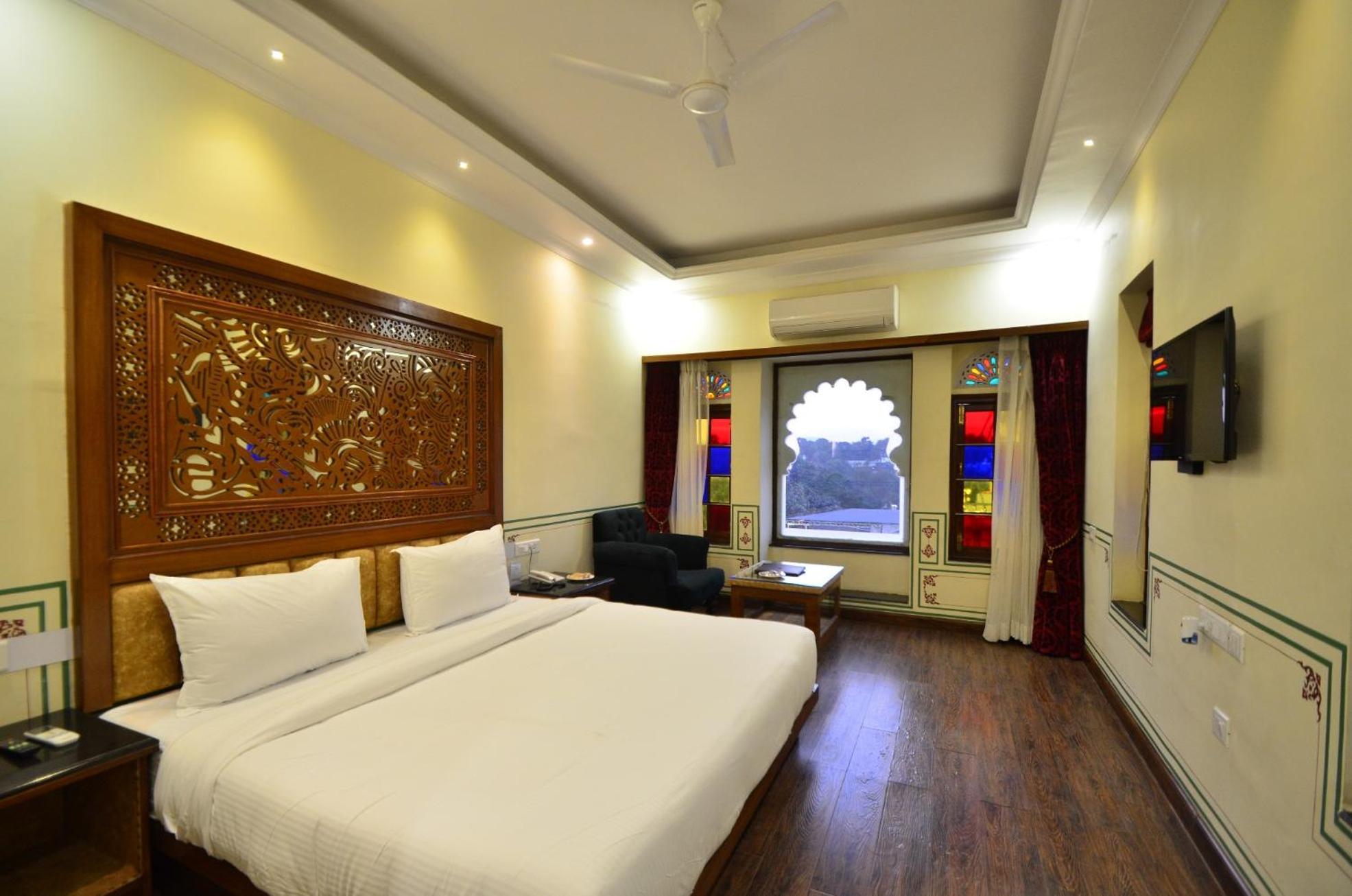 Hotel Aaram Mahal By Pachar Group