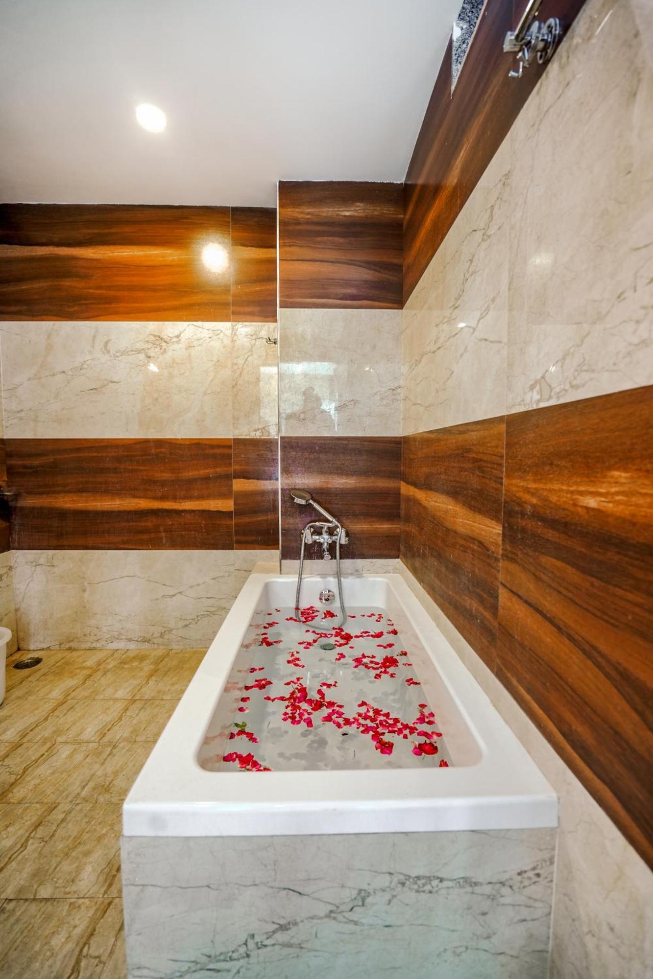 Hotel Pax Grand Blue 3 Min Walk From Railway Station Udaipur