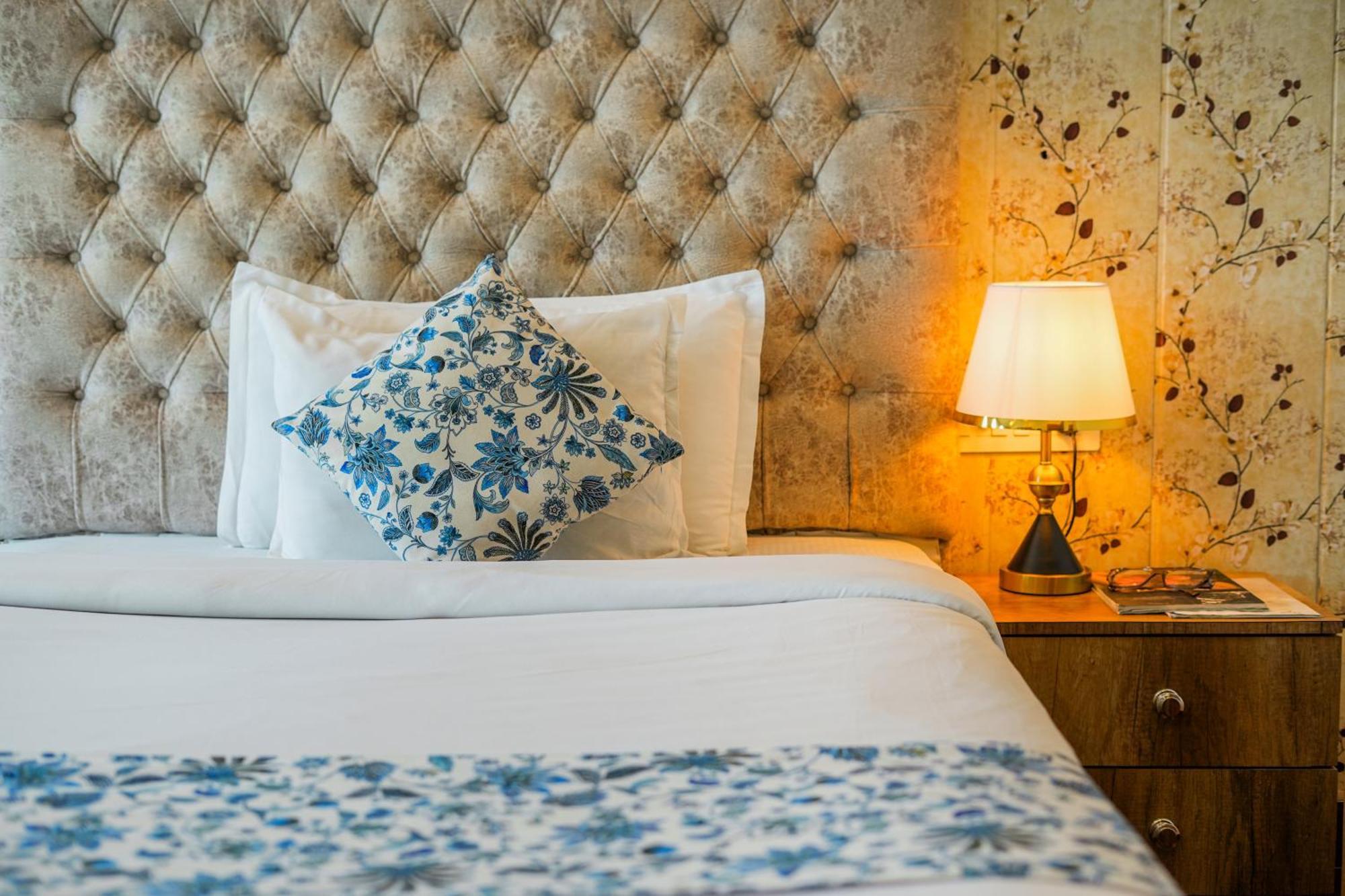 Pax Grand Blue 3 Min Walk From Railway Station Hotel 4*