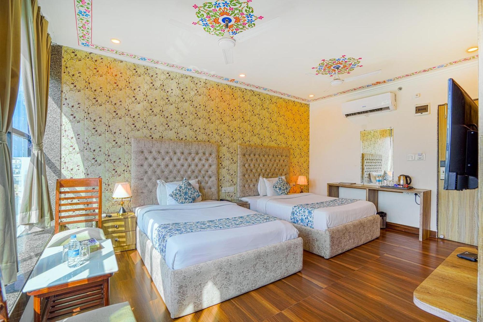 Pax Grand Blue 3 Min Walk From Railway Station Hotel 4*
