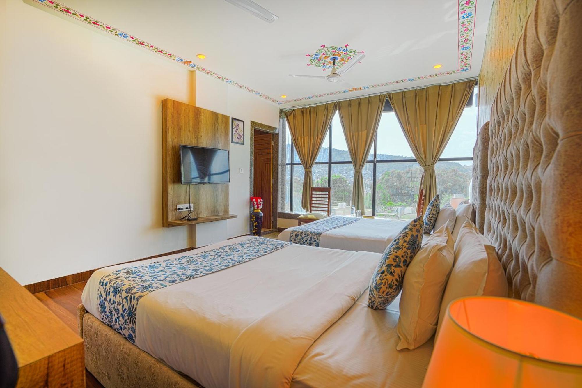 Pax Grand Blue 3 Min Walk From Railway Station Udaipur