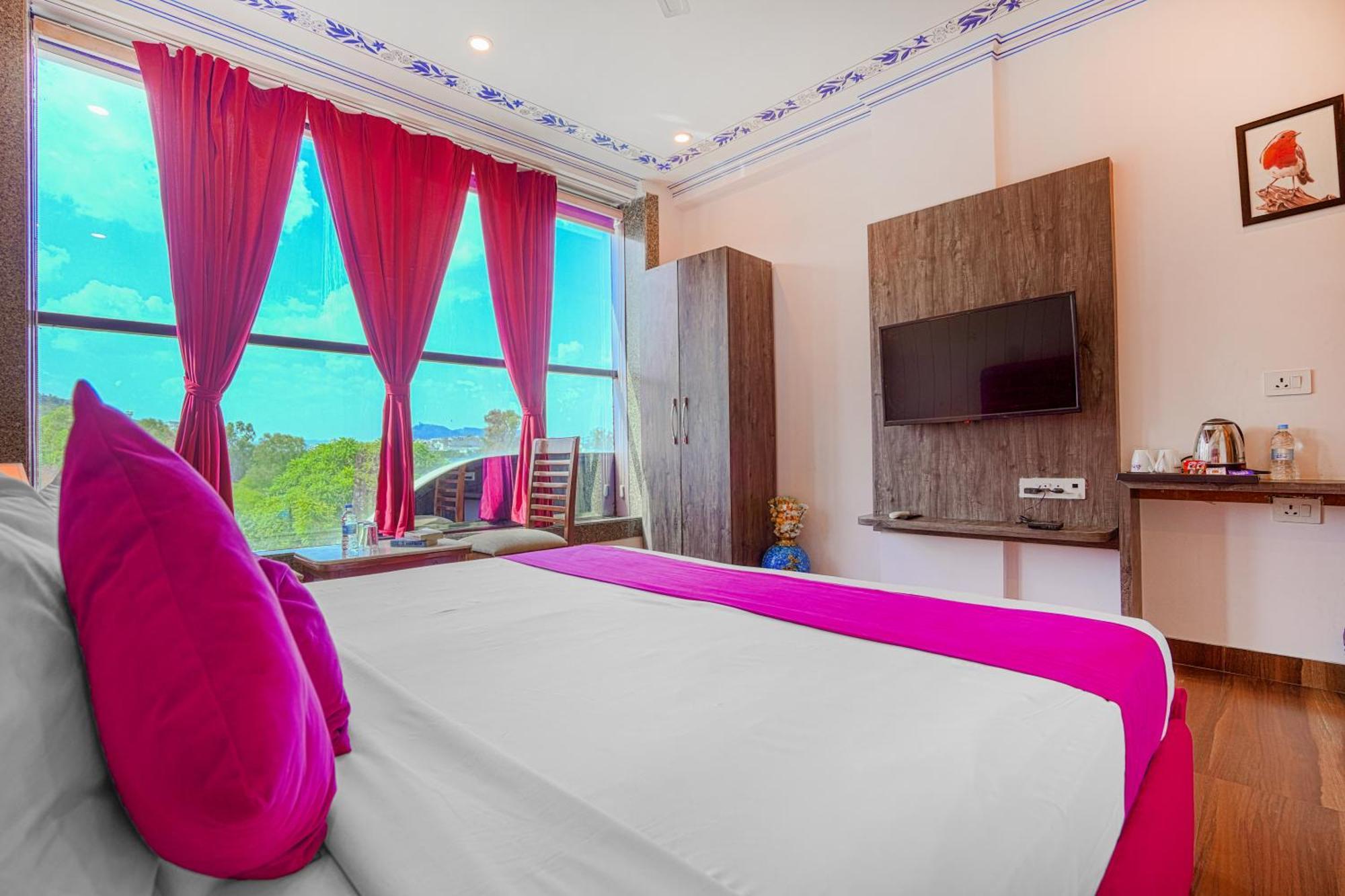 Pax Grand Blue 3 Min Walk From Railway Station 4* Udaipur