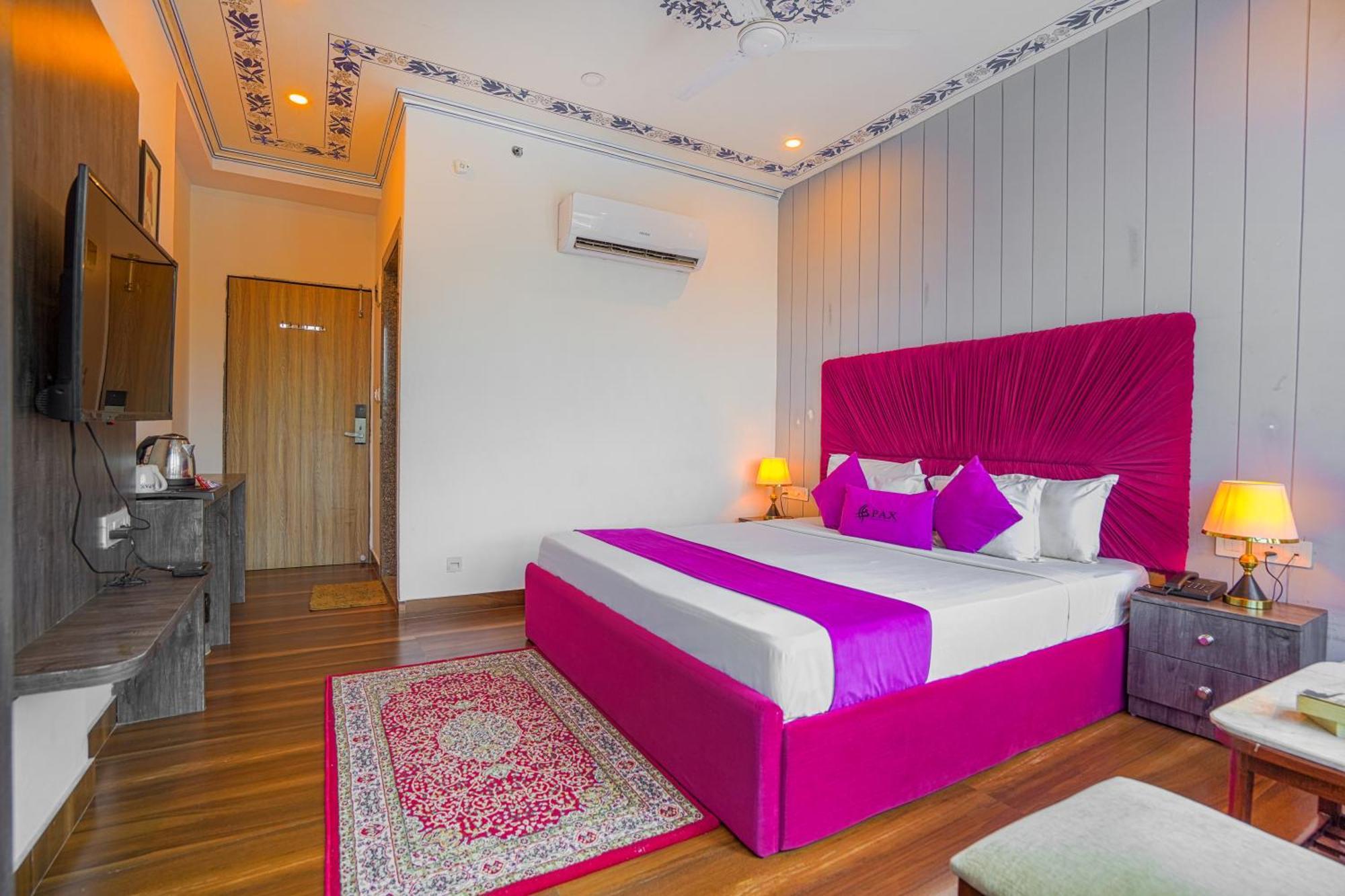 Hotel Pax Grand Blue 3 Min Walk From Railway Station 4*