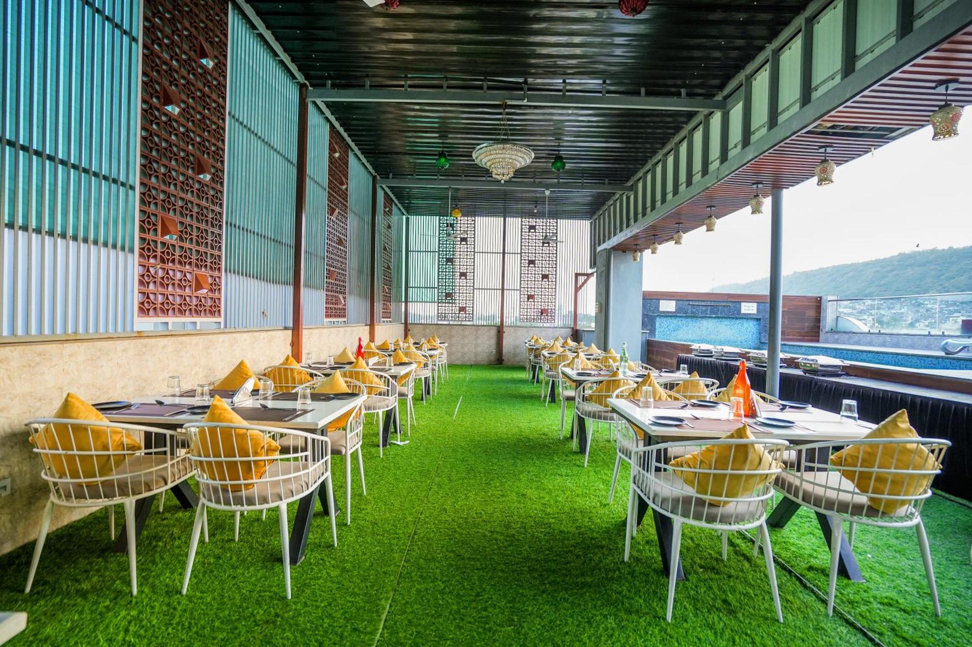 Pax Grand Blue 3 Min Walk From Railway Station Hotel