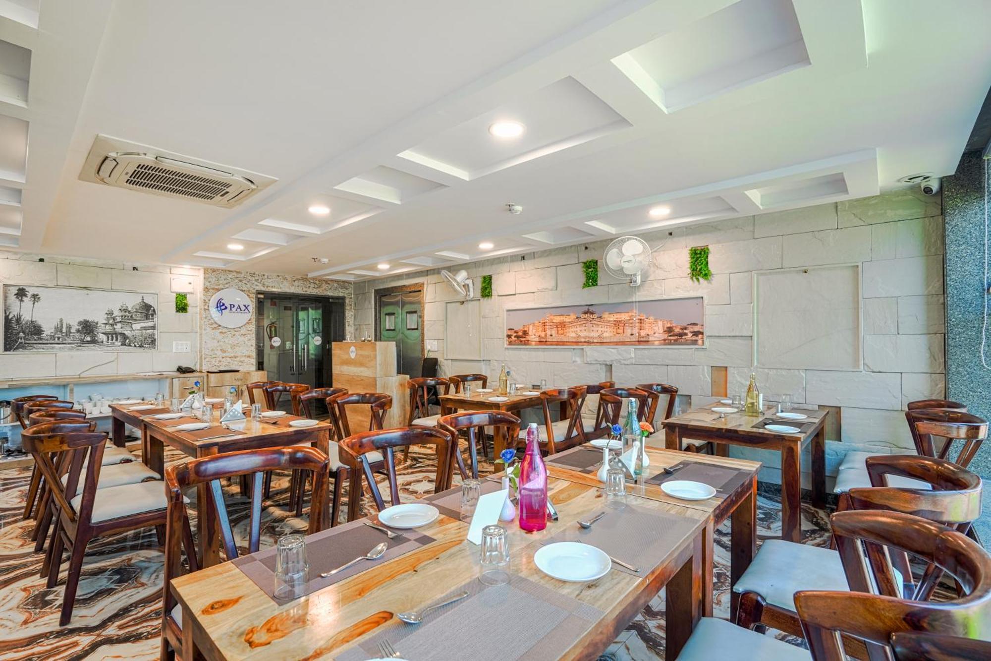 Hotel Pax Grand Blue 3 Min Walk From Railway Station Udaipur