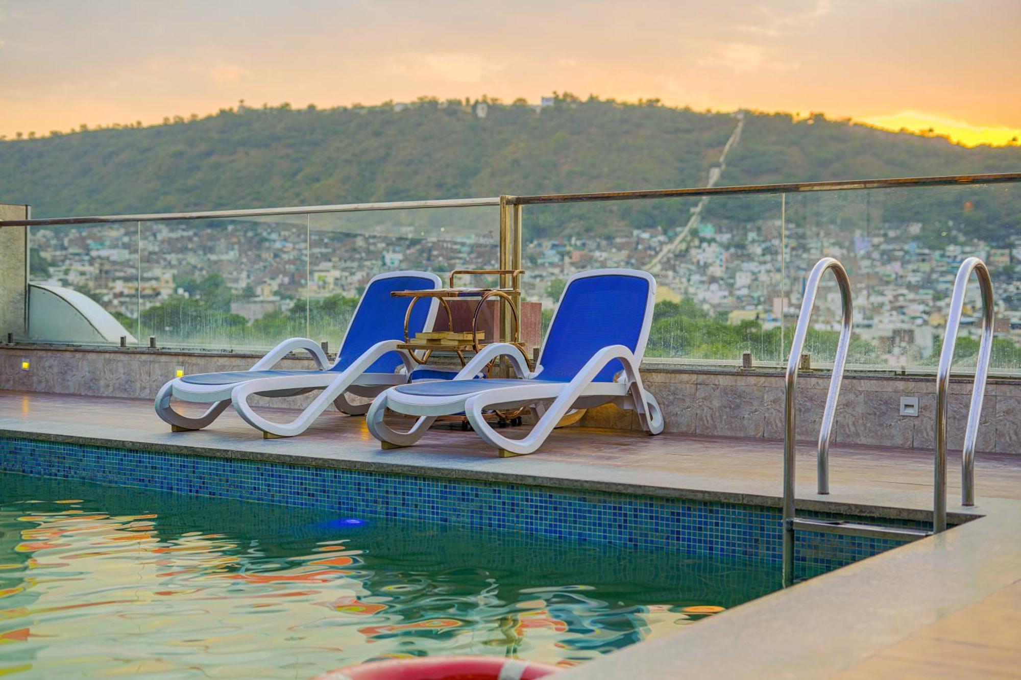 Pax Grand Blue 3 Min Walk From Railway Station 4* Udaipur