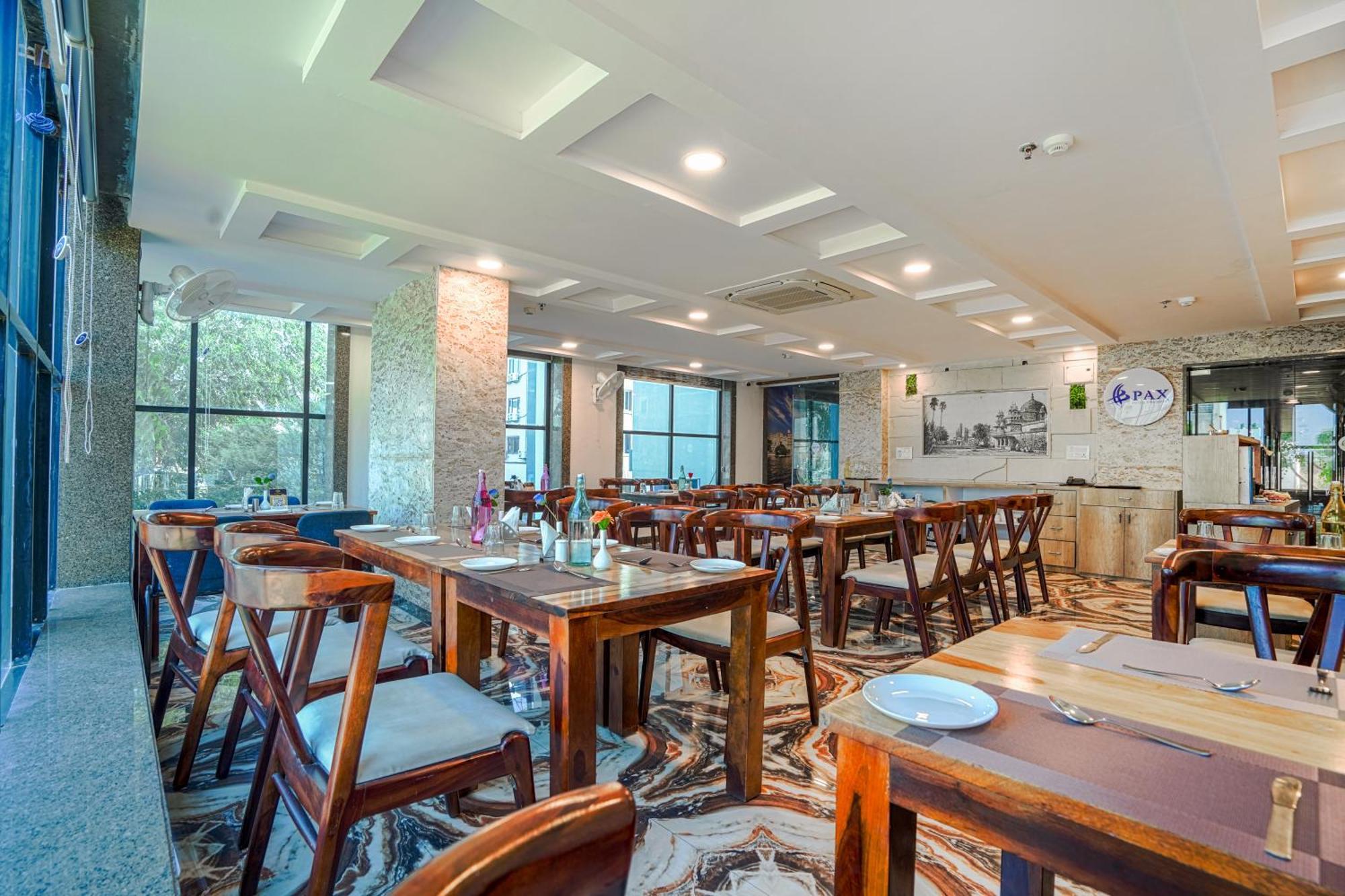 Pax Grand Blue 3 Min Walk From Railway Station Hotel